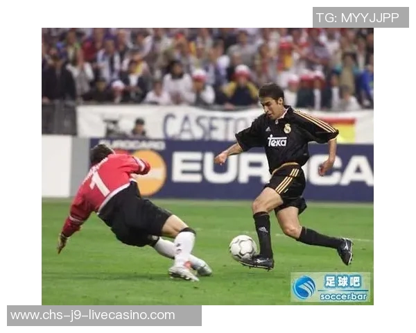 足球的发展历程与未来趋势探讨：从草根到职业的转变与全球化影响